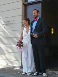 Ein brautkleid wird mit viel liebe ausgesucht. Hochzeit Ohne Neukaufe M Ein Jahr Ohne Neukaufe