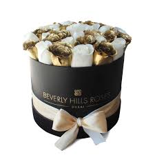 With successful flower delivery throughout uae, oman, qatar, and parts of the middle east for more than 30 years, black tulip flowers is the best for online flower delivery in dubai and especially for the same day flower delivery. Dubai Flowers Same Day Delivery Star In Medium Black Rose Box