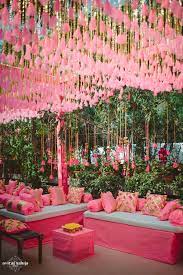 Chic Wedding In Delhi With Exquisite Decor Desi Wedding Decor Indian Wedding Decorations Wedding Decorations