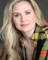 Shelley Lowry's Instagram, Twitter & Facebook