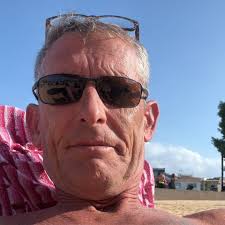 Gerben Lieverdink gaat in januari op de motor deelnemen aan Parijs Dakar.  Da's al leuk op zich natuurlijk, maar hij doet dat ook nog eens met een  Achterhoekse vlag op zijn motorkleding!