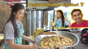 Cabangnya juga udah ada 80 dalam waktu 3 bulan. Penjual Tahu Goreng Super Cantik Bak Seorang Bidadari Streetfood 21 Youtube