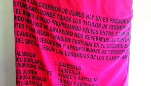 Saravia también aclaró que la estrella roja con borde dorado encima de la hoz y el martillo no se relaciona con ningún ícono senderista, sino que formó parte, más bien, de la bandera. Lambayeque Hallan Trapo Rojo Con Simbolo De Sendero Luminoso En Olmos Edicion Correo