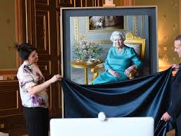 She celebrated 65 years on the throne in february 2017 with her sapphire jubilee. Konigin Elizabeth Ii Neues Portrat Der Queen Per Video Enthullt Der Spiegel