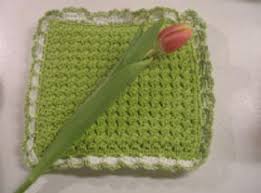 Dishclothes allow you to practice all the basic knitting. 12 Knitted Dishcloth Patterns Easy Knitting Patterns For The Kitchen Favecrafts Com