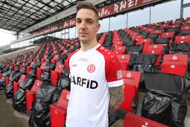 Jako bayer 04 leverkusen trikot away schwarz 2019/2020 ba4219a eur 29,99 bis eur 49,99. Rot Weiss Essen Pokal Trikot Gegen Bayer Leverkusen Lippe Kick De
