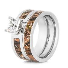Cobalt Realtree Camo Wedding Ring Set Titanium Buzz In 2020 Camo Wedding Rings Camo Engagement Rings Camo Wedding Rings Sets