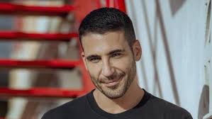 Five years later, we are updating this post to note that we loved, loved, loved miguel on sense8. Armani Ficha A Miguel Angel Silvestre Como Modelo Para Su Nueva Coleccion