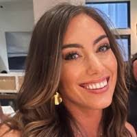 Aubrey Andrews's Instagram, Twitter & Facebook