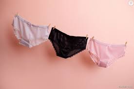 Porter une petite culotte et la vendre ensuite ne vous est jamais venu à l'esprit ? Reouverture Des Magasins Les Boutiques De Lingerie Envoient Des Culottes A Jean Castex Terrafemina