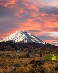 El clima puede ser impredecible, especialmente en lugares ubicados a grandes altitudes como quito, ecuador. Volcan Cotopaxi El Volcan Cotopaxi Tiene Un Exotico Micro Clima Seco Que Steemit In 2021 Cotopaxi Volcano Natural Landmarks Beautiful Nature