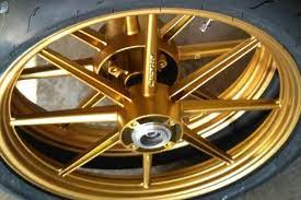 Sebenarnya warna merah pada bodi mobil sudah cukup mencolok, tetapi mengganti warna pelek bisa saja dilakukan. Tampilan Cat Velg Motor Warna Gold Yang Bagus Dudungmaman07