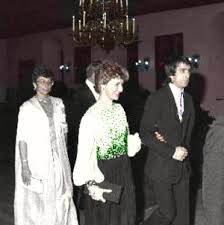 Decembrie 1989, trgovite) a fost un om politic comunist romn, secretar ceauescu a avut 3 copii: In PremierÄ O Fotografie Cu Fiica Lui Valentin Ceausescu Alexandra Nicolae Ceausescu Presedintele Romaniei Site Oficial