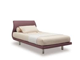 Arredare la propria camera da letto con un letto alla francese comporta scegliere anche un materasso adeguato alle particolari misure di questo letto; Letti Francesi Imbottiti Outlet Del Letto A Milano