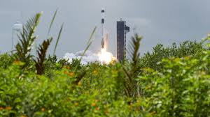 Photo  Bonjour la station spatiale  : la capsule Crew Dragon de SpaceX ...
