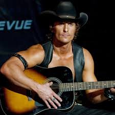 With channing tatum, alex pettyfer, olivia munn, matthew mcconaughey. Matthew Mcconaughey Magic Mike Gifs Popsugar Entertainment