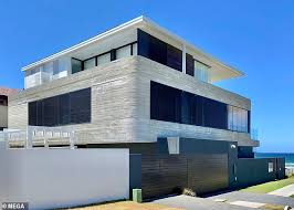 With spiderhead, netflix will attract genre fans by adapting a story that's relatively modern. Chris Hemsworth S Gold Coast Beachside Mansion Is Revealed As He Films Escape From Spiderhead News And Gossip