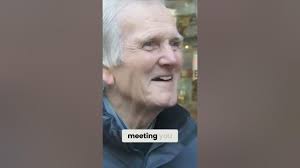 A heartwarming moment with Liverpool legend Tommy Lawrence ❤️⚽