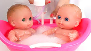 Bathing a baby can be tricky at first, especially if they unhappy in the bath. Twin Baby Dolls Bathtime Lil Cutesies Babies Bathtube W Shower Baby Alive Doll Clothes Baby Dolls Baby Alive
