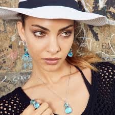 L'Anneau D'Or updated their profile picture.