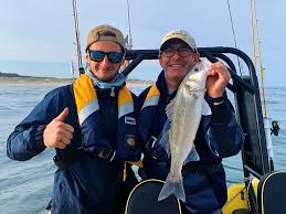 B A Bass Fishing Guide De Peche Sorties Peche Bassin D Arcachon