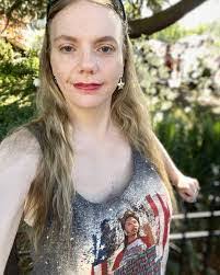 Corine Hamm's Instagram, Twitter & Facebook