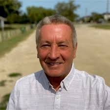 Larry Wyche's Instagram, Twitter & Facebook