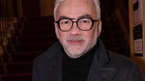 Vidéo : Pascal Praud séparé de sa compagne Catherine au quotidien : leur  vie de couple atypique