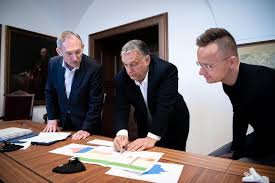 Az azonban felháborít, hogy orbán viktor az ő sikereinek fényében akar megmártózni. Orban Viktor Az 5 Millio Beoltott A Kovetkezo Cel Video Bama