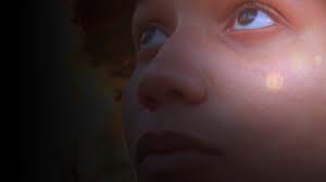 Porté par la voix de la comédienne cécile de france, ce récit révèle le monde parallèle. L Heure D Replay Et Videos En Streaming France Tv