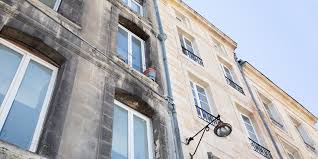 Nettoyez un sol en pierre ou en ardoise avec de l'eau et un peu de produit d'entretien ménager. Comment Nettoyer La Facade D Une Maison Grisatre L Enduit Pierre Par L Entreprise Facon Pierre