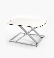 Idéale pour une utilisation dans son lit ou son fauteuil pour manger. Table De Travail A Hauteur Reglable Lee Valley Tools