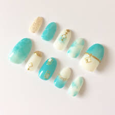 Color Club夏の新色を使ってキラキラホログラムネイル Arine アリネ
