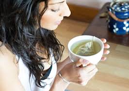 I gambi degli asparagi che non utilizzate in cucina, da oggi vi serviranno per preparare un'ottima tisana drenante. 5 Tisane Drenanti Per Smaltire Ogni Stravizio Benessere Alimentazione Sana Prodotti Bio E Rimedi Naturali Soluzionibio It
