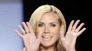 Heidi Schnell's Instagram, Twitter & Facebook