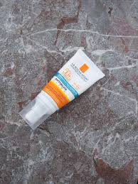 Der versand ist ab 20 euro gratis. Die Beste Sonnenpflege Fur Unreine Haut Bare Minds