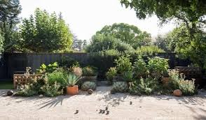 Use spray paint or chalk to mark the four corners of the court. 16 Beautiful Decomposed Granite Landscaping Ideas Designs