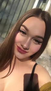 Amber Halverson's Instagram, Twitter & Facebook