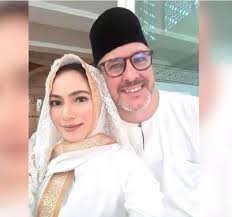 Beliau didakwa berkata demikian dalam mesyuarat majlis kerja tertinggi (mkt) umno pada malam rabu. Haliza Misbun Sah Bergelar Isteri Malaysiapost