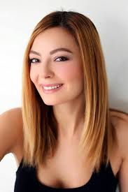 Özge özder, tiyatro oyunları yanı sıra 1993 yılından itibaren birçok dizi ve filmde rol aldı. Ozge Ozder Abkhazian Actress Kadin Unluler
