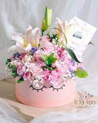 I Am Unicorn Flower Box Featuring Pink Flowers And Soft Pink Casablanca Lily Floraltreats Floraltreatsfreshbox We Hav Pink Flowers Soft Pink Flower Boxes
