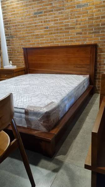 DIPAN JATI MINIMALIS 💵Harga: Rp. 2.450.000 Material: Kayu Jati TPK Ukuran: 160x200 cm Desain Klasik dan Modern, dengan bahan kayu jati yang super tebal yang pastinya awet dan tahan lama serta kokoh. -