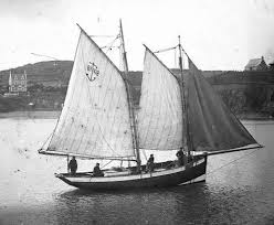 Pilote De St Quay Portrieux Gree En Bisquine Goelette Photo Barrat Vers 1900 Sailing Ships Sailboat Design Sailing Vessel