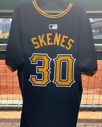 Eric Nissley (@nissleycrunch)