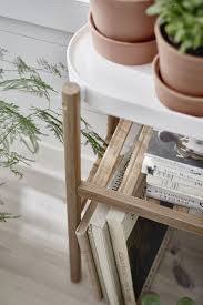 Otan Kalliergoyme Ta Dika Mas Arwmatika Kai Laxanika Niw8oyme Poly Omorfa Anakalypste Tis An8osthles Ths Seiras Satsu Ikea Plants Ikea Plant Stand Plant Stand