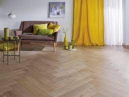 Parquet massif skanor bâton rompu chêne verni marron pas cher prix parquet castorama 69.95 €/m2 ttc. Parquet Contrecolle Chene Ceruse Blanc Vieilli Huile M Baton Rompu Broceliande B Leroy Merlin