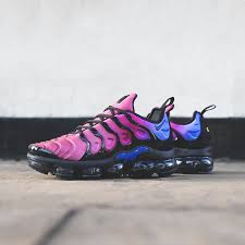 Heritage Design Meets The Future Of Nike Air Cushioning To Create The Air Vapormax Plus The Women S Ni Nike Fashion Sneakers Casual Shoes Women Trending Shoes