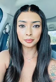 Sarah Gendron's Instagram, Twitter & Facebook