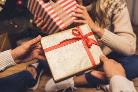 Scopri ricette, idee per la casa, consigli di stile e altre idee da provare. 8 Ide Hadiah Liburan Untuk Acara Tukar Kado