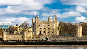 The tower of london (known historically simply as the tower), is an ancient fortress and historic monument in central london, england on the north bank of the river thames. Skelettfunde Im Londoner Tower Wissenschaft De